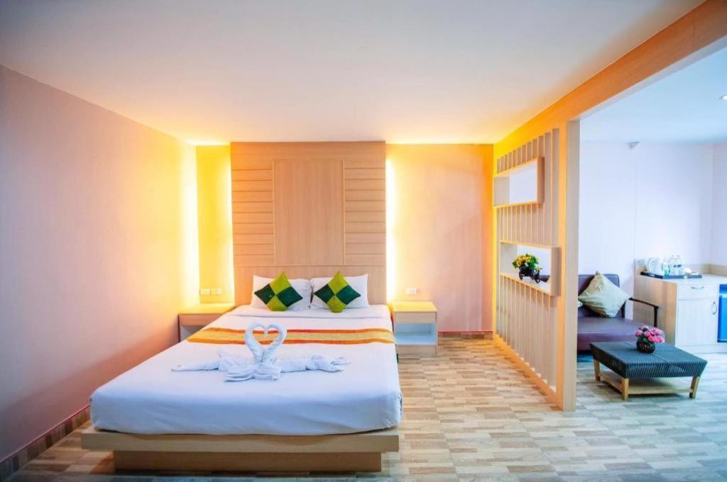 Hotel Oyo 343 Wanna Marine Patong Zewnętrze zdjęcie