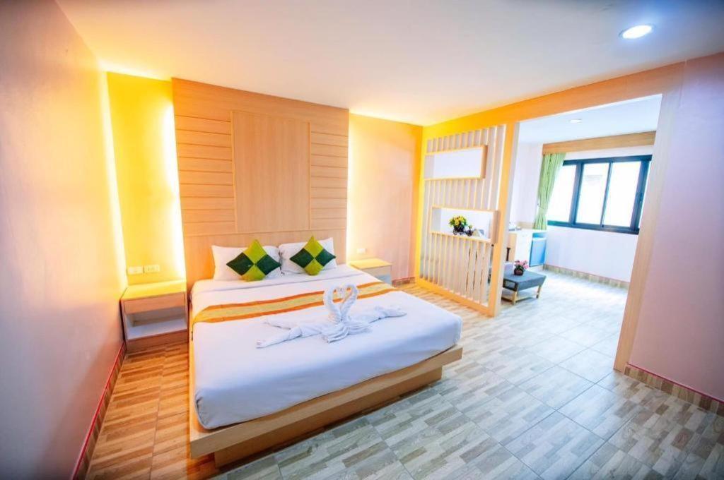 Hotel Oyo 343 Wanna Marine Patong Zewnętrze zdjęcie